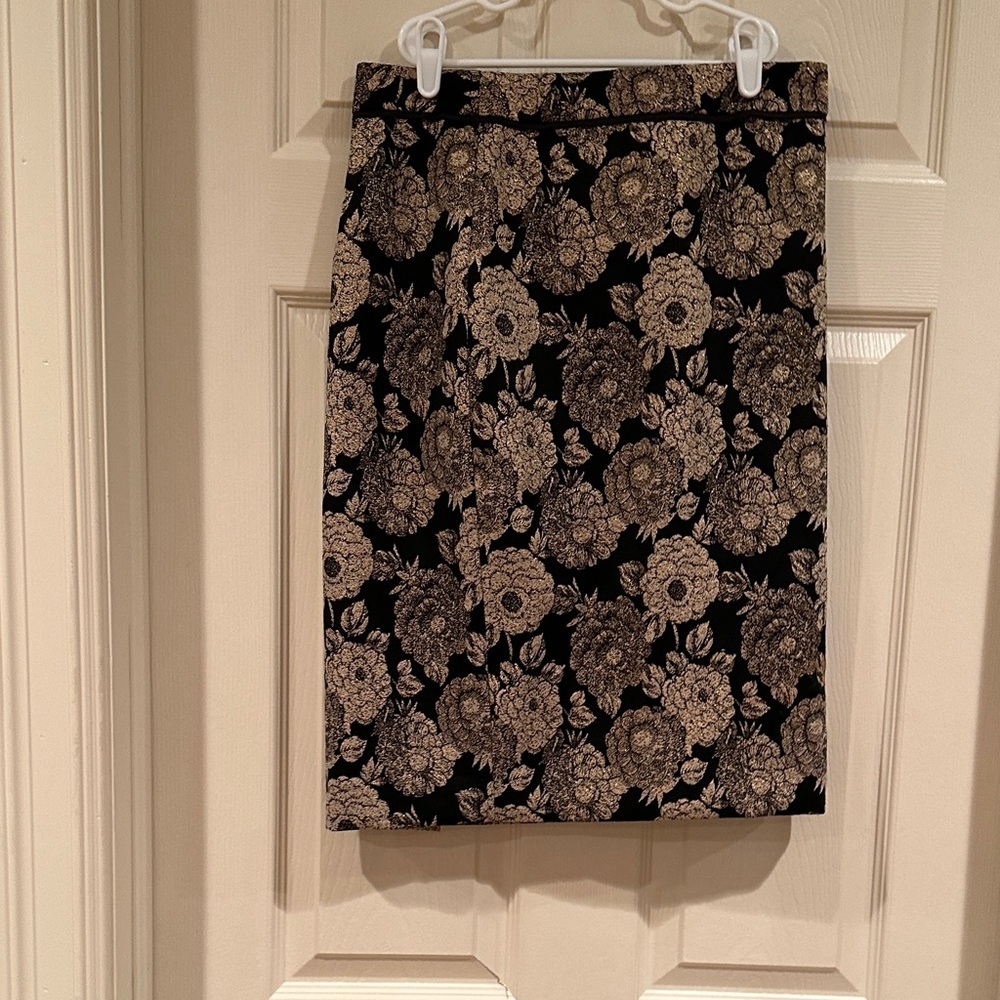 Ann Taylor- Black Floral Pencil Skirt